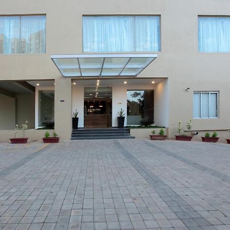 Starlit Suites Bangalore Kammasandra Exterior foto